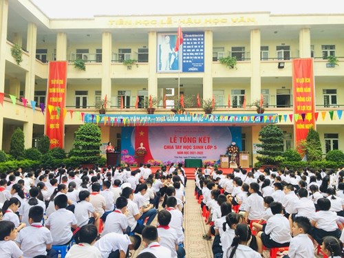 Trường tiểu học Thị trấn Trâu Quỳ tổ chức lễ tổng kết, chia tay học sinh lớp 5 năm học 2021 - 2022